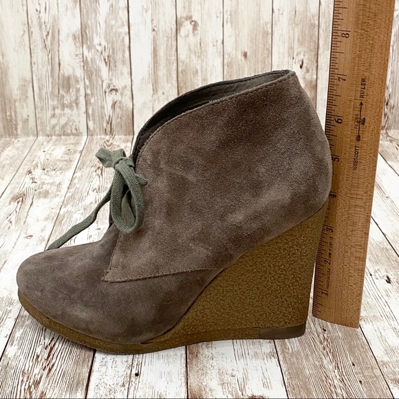 ALDO Olive Suede Wedge Gummy Soles Booties 7 - Picture 10 of 16